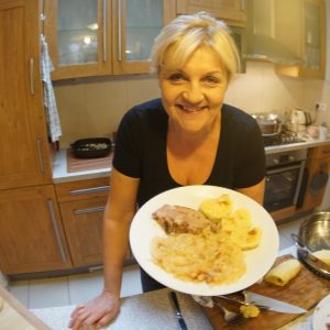 Vepřo-knedlo-zelo – pečená krkovička, kapusta a zemiakovo-žemľové knedle