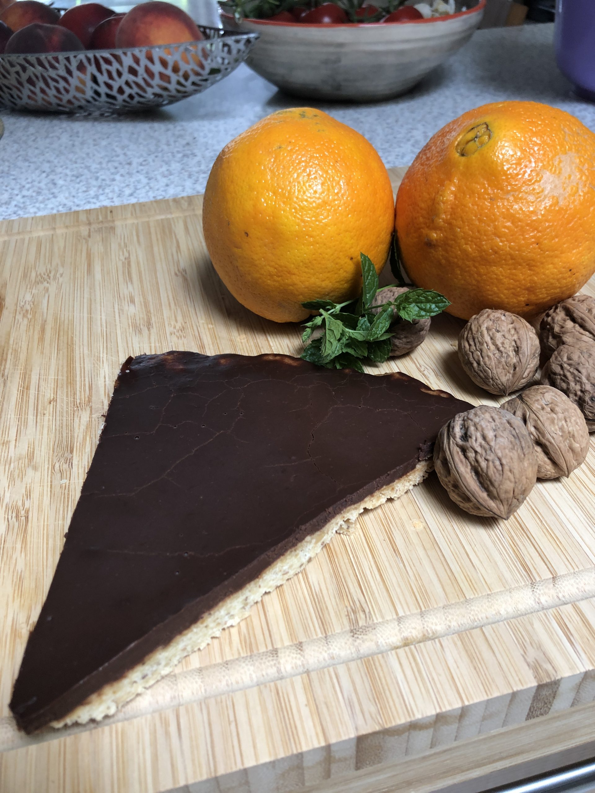 You are currently viewing Tenký čokoládový mandľový pomarančový koláč – tart