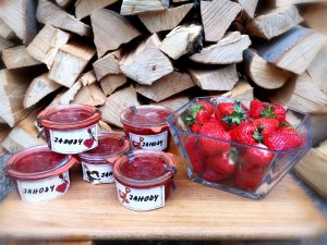 Read more about the article Jahodový džem s limetkou a vanilkovým luskom