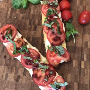 Blesková Bruchetta s paradajkami a mozzarellou