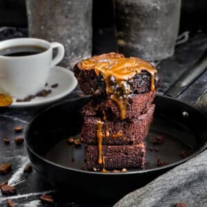 Brownies s orechami a bielou čokoládou v dóze