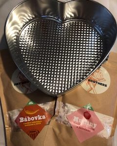 SRDIEČKOVÁ SADA : „Srdiečko“ – forma na koláče+zmes na jahodové muffiny+zmes na zvodnú bábovku