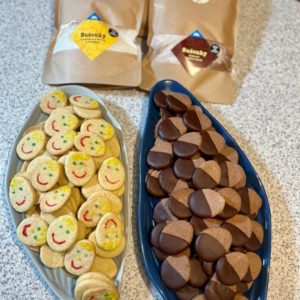Sušienkové málo sladké duo: Kakaové sušienky s tonka – fazuľkami a sušienky s bio citrónovým púdrom a vanilkou – NOVINKA