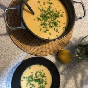 Svieža zeleninová polievka s jablkom a citrónom | Zuzana Machová