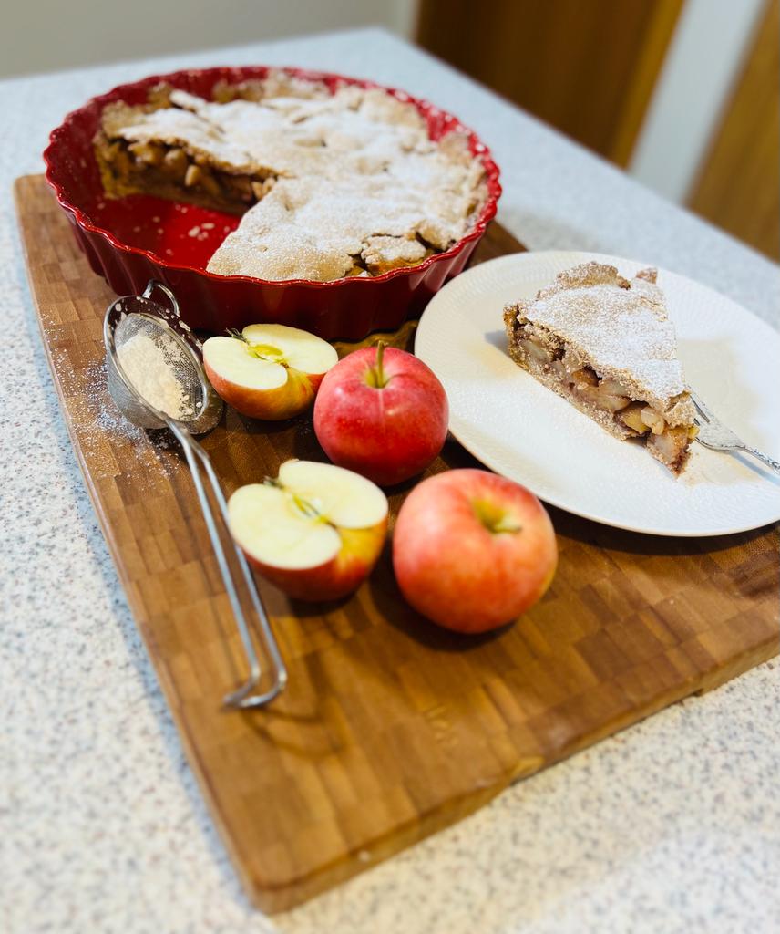Prikrytý jablkový koláč s karamelizovanými jablkami | Zuzana Machová