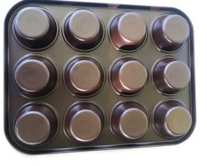 Forma na 12 muffinov GUARDINI  čokoládová- NOVINKA