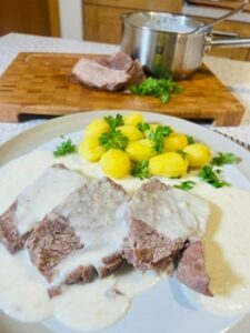 Read more about the article „Tafelšpic“ – varené teľacie s chrenovou omáčkou | Zuzana Machová