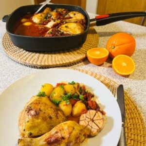 Kuracie stehienka s cesnakom a paradajkami s pomarančami a zemiakmi z jedného pekáča | Zuzana Machová