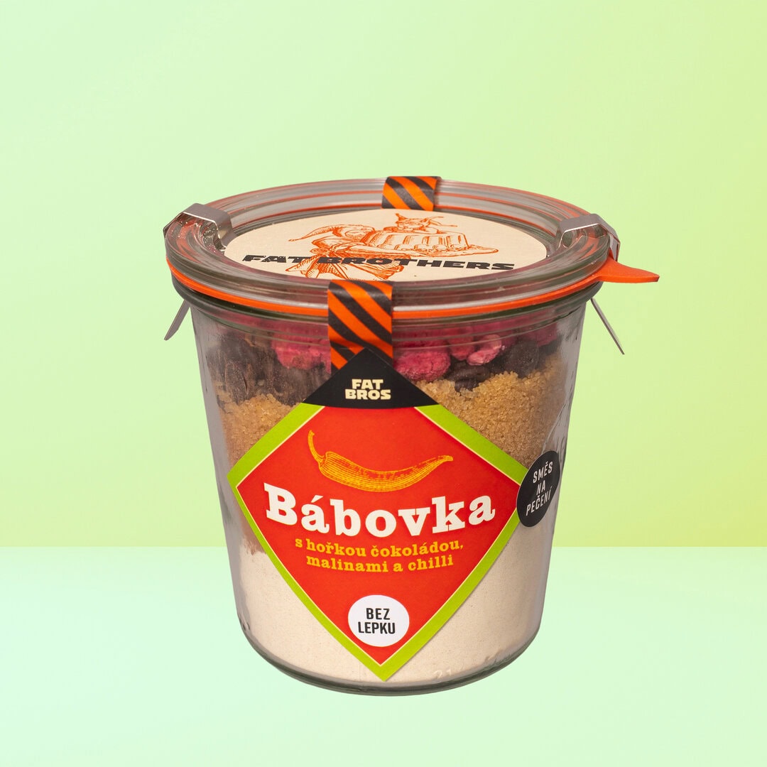 2FD8AB08-0C88-430E-AD6F-61B79D38F941 Bezlepková bábovka s malinami, horkou čokoládou a chilli - zmes na pečenie v dóze